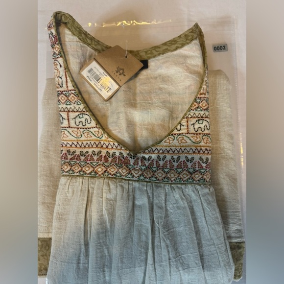 Women’s Small Linen Tunic Handmade In Bangladesh. Natural Color w/ Embroidery - Picture 6 of 8